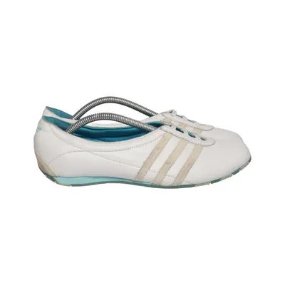 Walking shoes (White) from Adidas