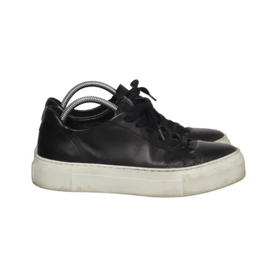 Sneakers (Black) from Rizzo