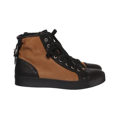 Laced boots (Brown, Black) from Stokton