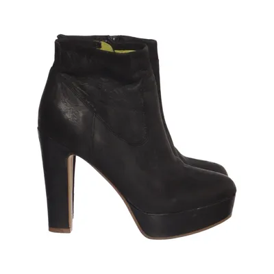 Heeled boots (Black) from Maruti Leather
