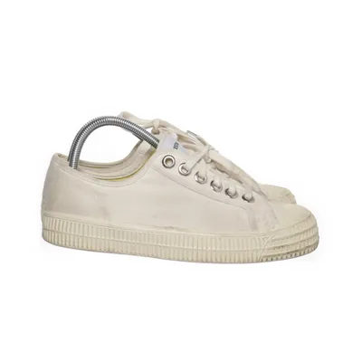 Tygskor (Vit) från Novesta