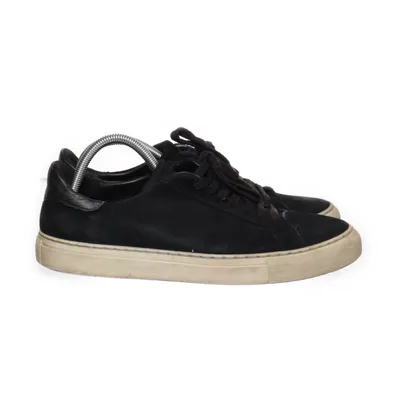 Sneakers (Black) from Arigato