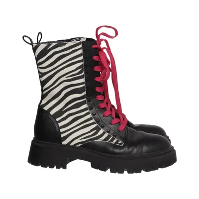 Laced boots (Black, White, Pink) from Even & Odd
