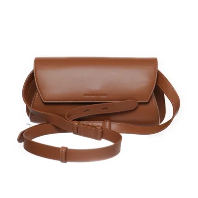 Axelremsväska (Brun) från Charles & Keith Polyuretan, Återvunnen bomull, Återvunnen polyester