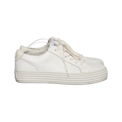 Baskets (Blanc) de Philip Hog