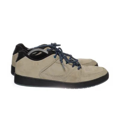Sneakers (ACCEL SLIM) från éS