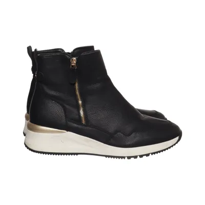 Ankle boots (Black) from Clou