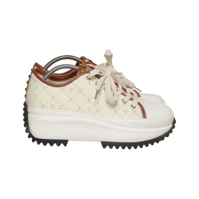 Baskets (Blanc, Marron, Noir) de Lola Casademunt
