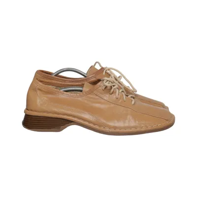 Derby shoes (Beige) from Veronella