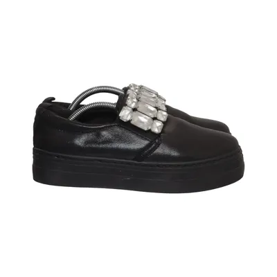 Slip-ons (Black) from Wilady