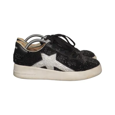 Baskets (Noir) de Lola Cruz