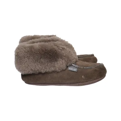 Slippers (Brown) from Axelda