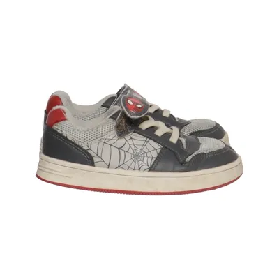 Baskets (Gris, Rouge, Noir) de Marvel