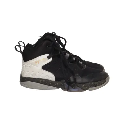 Basketball shoes (Black, Gray) from Peak
