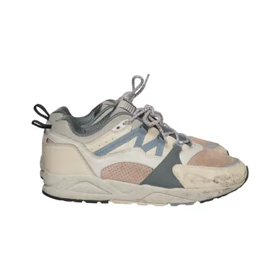 Baskets (Beige, Bleu, Rose) de Karhu