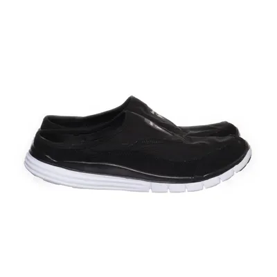 Walking shoes (Black) from Loop