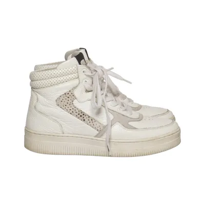 Baskets (Blanc, Gris) de Maruti