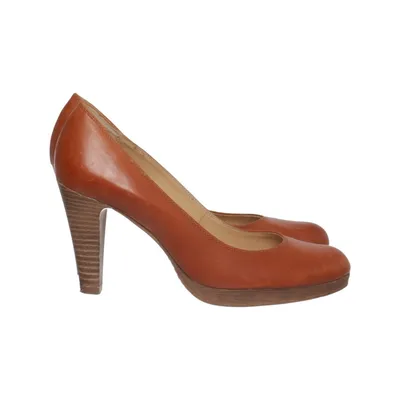 Pumps (Brown) from Nilson Leather