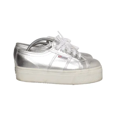 Sneakers (2790) från Superga