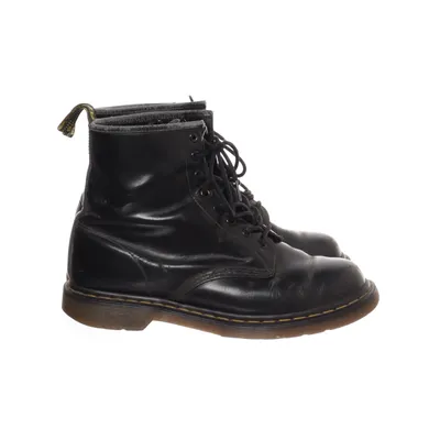 Laced boots (Black) from Dr. Martens