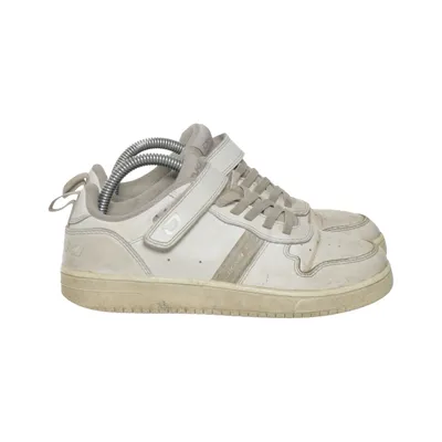 Sneakers (White) from Okaki