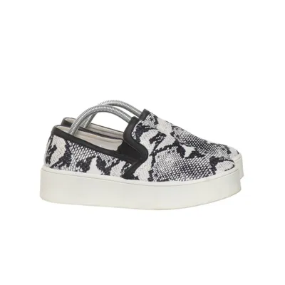 Slip-ons (White, Black) from Skopunkten