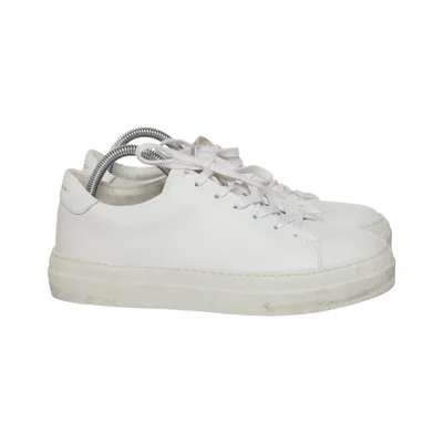 Sneakers (Moore W) from Sneaky Steve