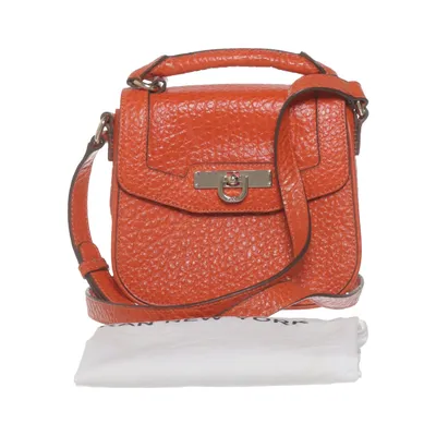 Axelremsväska (Orange) från DKNY