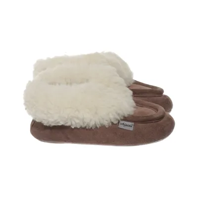 Slippers (Brown, White) from Axelda