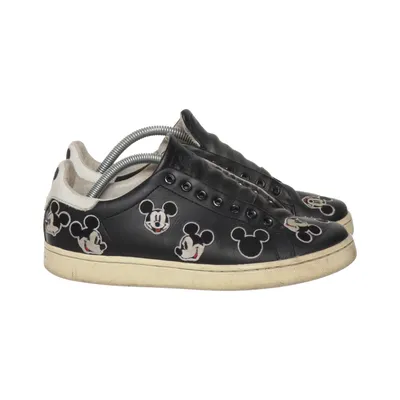 Baskets (Noir, Blanc) de MOA