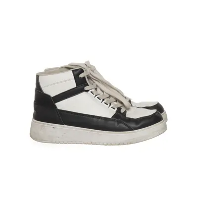 Baskets (Noir, Blanc) de NewYorker