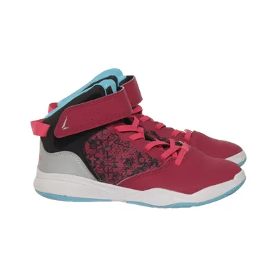 Basketball shoes (Pink, Black, Blue) from Tarmak