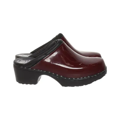 Clogs (Red) from Svensk Fotriktig Trätoffel Leather