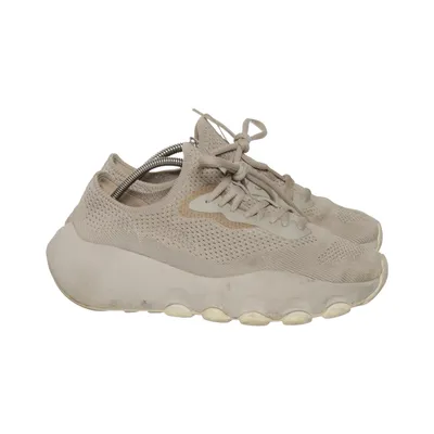 Sneakers (Beige) from Axel Arigato