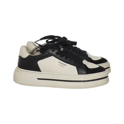 Baskets (Noir, Beige) de Copenhagen Studios