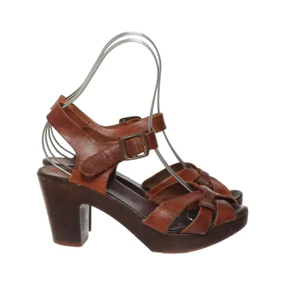 Sabots (Marron) de Dasia Cuir