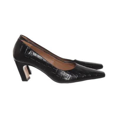 Pumps (Black) from Flattered