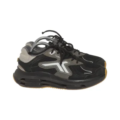 Trainers (Ax Awingboy Jr) from Tenth