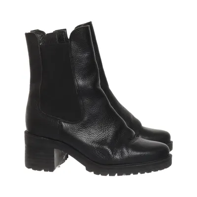 Chelsea boots (Black) from Miss Behave