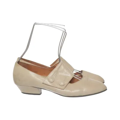 Hoge hakken (Beige) van Pertti Palmroth