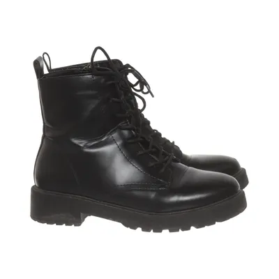 Laced boots (Black) from So All
