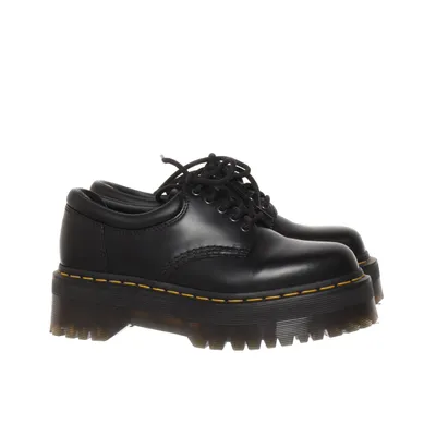 Derbyskor (8053 QU) från Dr. Martens