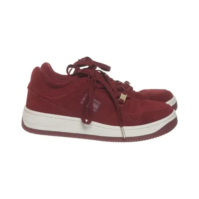 Sneakers (TJW RETRO BASKET SUEDE EXCLUSIVE) från Tommy Hilfiger Skinn