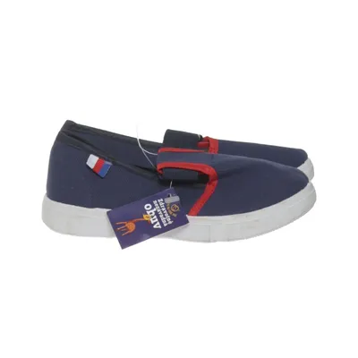 Schoenen (Blauw, Rood, Wit) van Bata