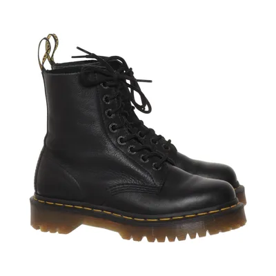 Laced boots (Brown) from Dr. Martens
