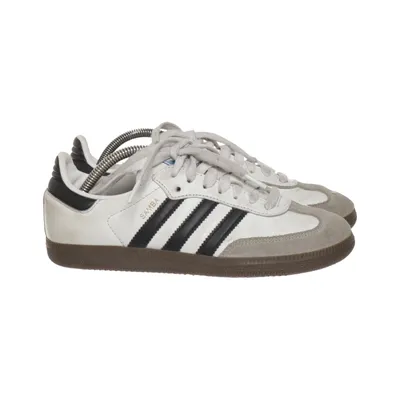 Baskets (Blanc, Noir, Gris) de Adidas