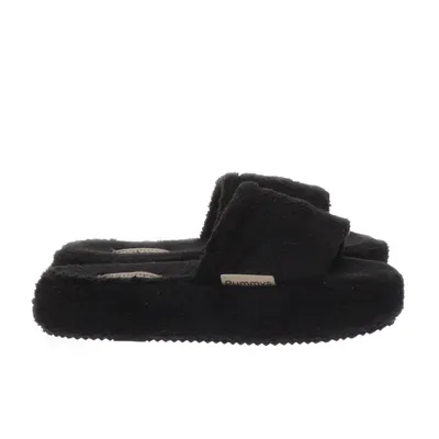Slippers (Black) from Pummys
