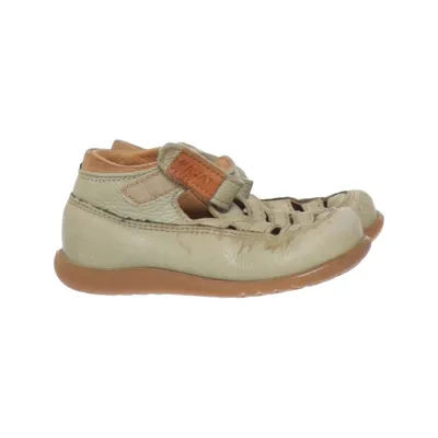 Walking shoes (Gray) from Kavat
