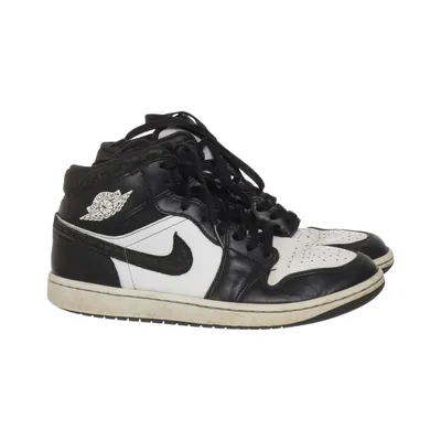 Sneakers (Black, White) from Nike