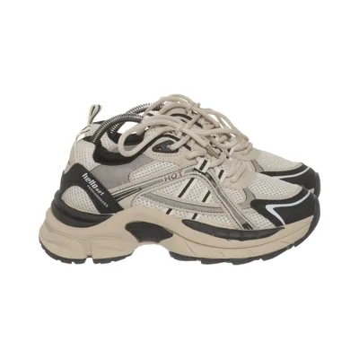 Trainers (Beige, Black)